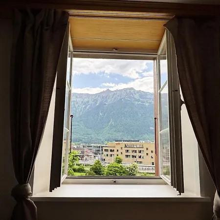 River-kissed Retreat With Iconic Jungfraujoch View Apartamento *