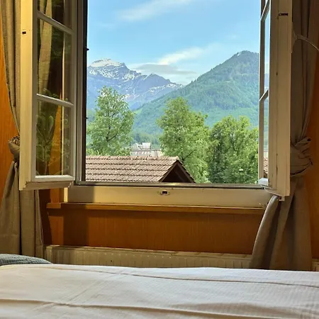 River-kissed Retreat With Iconic Jungfraujoch View Apartamento
