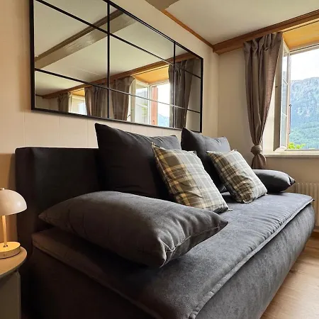River-kissed Retreat With Iconic Jungfraujoch View Appartamento